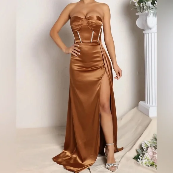 strapless red long prom dress Strapless Sweetheart Plus-Size Prom Dress Navy / 18 main image 1